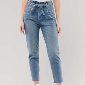 BRAND NEW HOLLISTER MOM JEANS